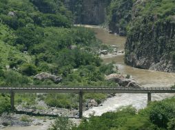 Autoridades confirman que el cuerpo del menor estaba dentro de la presa. ARCHIVO /
