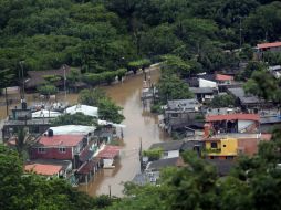 Guerrero aún analiza si suspenderá clases luego de las severas inundaciones que se registran. AFP /