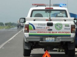 Al parecer la unidad de asistencia se encontraba estacionada cuando ocurrió el accidente. ARCHIVO /