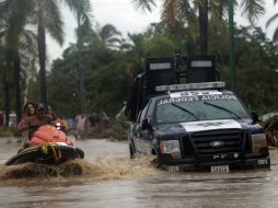 El Ejecutivo federal señala que se mantendrá atento a las acciones de apoyo para los damnificados por ''Manuel'' e ''Ingrid''. AFP /