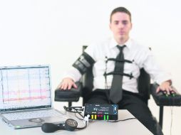 Un examen de polígrafo, vigente en los procesos de control de confianza. ESPECIAL /