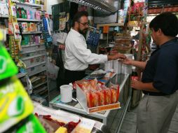 Entre los comercios regularizados están principalmente tiendas de abarrotes, papelerías, estéticas, carnicerías y zapaterías. ARCHIVO /