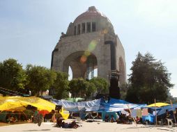 Integrantes de la Coordinadora Nacional de Trabajadores de la Educación (CNTE), en las inmediaciones del Monumento a la Revolución. NTX /