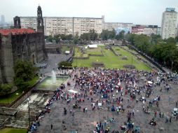 Maestros de la CNTE arriban a la Plaza de las Tres Culturas para realizar su mitin. SUN /