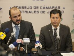 Ricardo Villanueva, (i) secretario de Planeación y Finanzas, asiste a la reunión semanal del CCIJ.  /