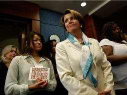 Nancy Pelosi en una conferencia de prensa en la que se recordó a los fallecidos en el ataque a la escuela de Sandy Hook. AFP /