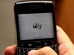 La aplicación de BlackBerry Messenger permite saber cuándo tu mensaje es leído; permite invitar hasta 30 amigos a chatear. ARCHIVO /