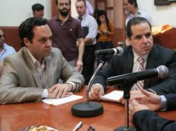 Clemente Castañeda (i) lamenta que Fiscalía no quiera citar a más involucrados. ESPECIAL /