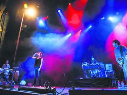 Denise Gutiérrez, alias ''Lo Blondo'', llenó con su voz a los asistentes. El grupo se consolida con su oferta musical. ESPECIAL /