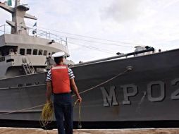 El buque ''El Zapoteco'' trae consigo 143 mil despensas, seis toneladas de oxígeno médico y siete mil latas de atún. ESPECIAL /