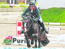 El binomio del jinete, Nicolás Pizarro, del Estado Mayor Presidencial, y ''Polesko Scribe'', fue el triunfador con 33.53 segundos. EL INFORMADOR /