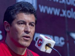 Jorge Almirón se muestra descontento con el arbitraje del partido y el exceso de tolerancia con Castro. ARCHIVO /