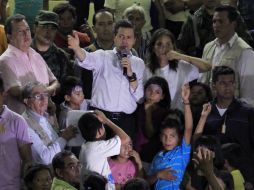 El Mandatario Peña Nieto se reúne con los damnificados por las tormentas en Guerrero. SUN /