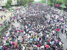 Maestros de la CNTE  protestaron contra de la reforma educativa el  miércoles pasado en las calles de la Ciudad de México. EFE /