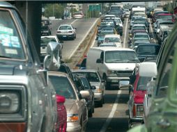 El número de autos en Guadalajara pasó de 720 mil 713 unidades en 2001, a un millón 782 mil 030 coches en 2012. ARCHIVO /