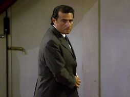 Francesco Schettino deja la corte tras declarar en el juicio en su contra. AP /