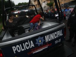 Policías municipales realizaron la detención de Rosa María, de 40 años y de Erick, de 39.  /