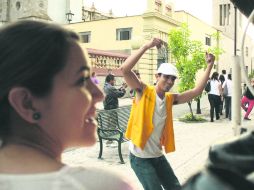 Sorpresa. Sin esperarlo, la gente en las calles pudo, por unos instantes, formar parte de una puesta en escena. EL INFORMADOR /