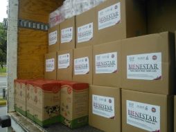 Las despensas rotuladas con el eslogan ''Bienestar Jalisco'' fueron priorizadas en la entrega.  /