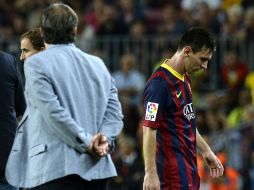 Cuando Lio abandonó el campo en el juego ante la Real, no parecía muy conforme. AFP /