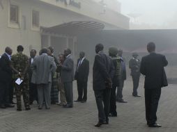 Dos vehículos ocupados por hombres armados son los supuestos autores de la tragedia. AP /