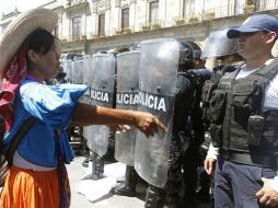 El alcalde dijo hoy que si hubo excesos en el uso de la fuerza pública durante el repliegue de artesanos serán investigados. ARCHIVO /