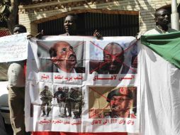 La población de Sudán protesta masivamente contra el gobierno de Al-Bashir. ARCHIVO /