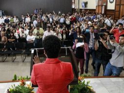 Denuncian hechos ocurridos el pasado 12 de octubre, cuando un grupo de choque irrumpió en contrainforme de MC en Guadalajara. ARCHIVO /