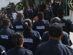 Agentes rinden homenaje a un compañero caído. Setenta ayuntamientos del estado no ofrecen seguro de vida a sus policías. ARCHIVO /