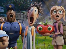 Imagen de una escena de Lluvia de hamburguesas 2: La venganza de las sobras. ESPECIAL /