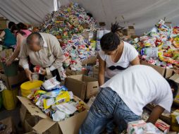 Aspectos del acopio en el DF en el centro para los damnificados en los estados por los fenómenos naturales. SUN /