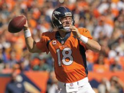 Peyton Manning lleva una campaña perfecta; ahora vapuleó a las Águilas de Filadelfia. AP /