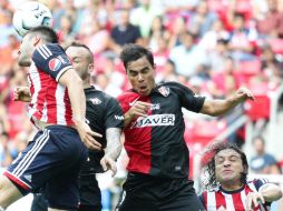 En un lapso de ocho minutos, Bravo pudo enterrar a sus Chivas y poner en la gloria a sus Rojinegros.  /