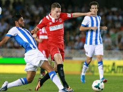 Carlos Vela (i) sigue sin portar la playera del combinado nacional. EFE /