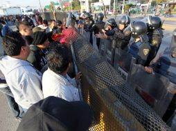Los profesores se vieron las caras con los uniformados en las calles. NTX /