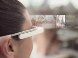 Con este dispositivo se puede tomar fotos, sacar videos, hacer llamadas telefónicas, entre otras actividades. ESPECIAL /