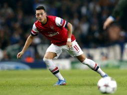 Mesut Özil fue pieza clave para el triunfo del Arsenal.  /