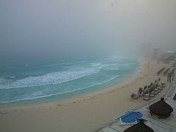 En la imagen, la zona hotelera de Cancún. Los nublados continúan en la entidad. ESPECIAL /