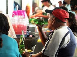 Para los pequeños comerciantes un nuevo impuesto al refresco impactará de manera directa sus ventas totales. ARCHIVO /