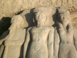 La estatua de Ramsés II, hallada en el templo de la diosa Bastet, mide 1.95 metros de largo por 1.60 de ancho y es de granito rojo. EFE /