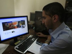 La foto de perfil perfecta tiene que ser de plano americano y sin accesorios como los anteojos. ARCHIVO /