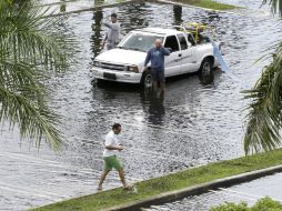 El fenómeno ya ha provocado fuertes lluvias e inundaciones en Florida. AP /