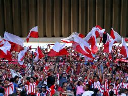 Los aficionados capitalinos del Guadalajara recibieron al equipo, mostrando su apoyo de cara al Clásico. MEXSPORT /