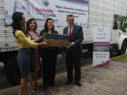 El fiscal general, Luis Carlos Nájera, hizo la entrega de víveres.  /