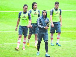 El Guadalajara enfrentará hoy al América, que jugará en casa con el rol de favorito. MEXSPORT /