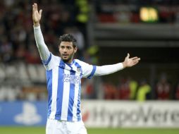 A Carlos Vela se le debe dejar trabajar, así lo expresó su entrenador en la Real Sociedad. ARCHIVO /