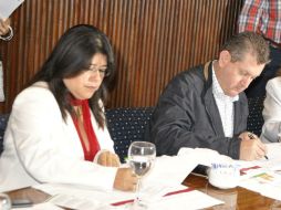 A la firma del convenio asiste el Fiscal General, Luis Carlos Nájera. ESPECIAL /