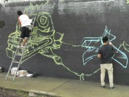 El muro que sirve de lienzo para el aerosol se encuentra ubicado en avenida Washington.  /