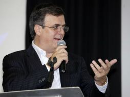 Marcelo Ebrard indica que deben reunir un millón 630 mil firmas para realizar una consulta nacional. ARCHIVO /