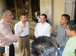 Califican de ''denigrante'' la opinión del regidor de Movimiento Ciudadano (i) sobre el tema de chalecos antibalas.  /